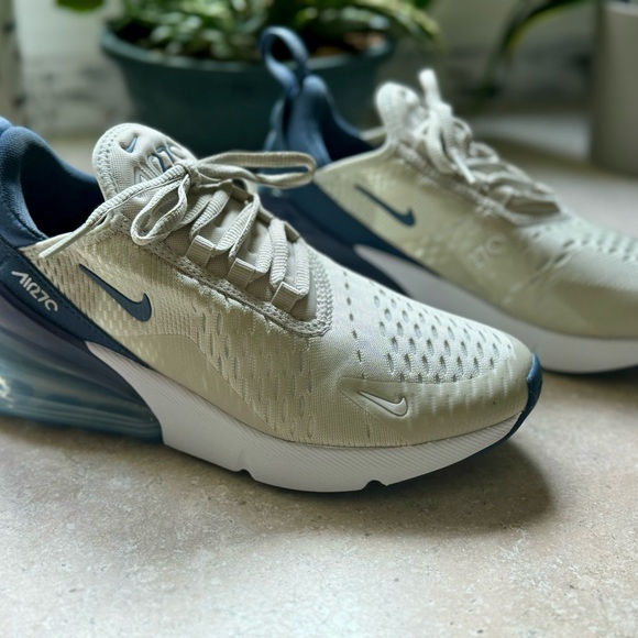 WOMEN'S NIKE AIR MAX 270 - Picture 7 of 8